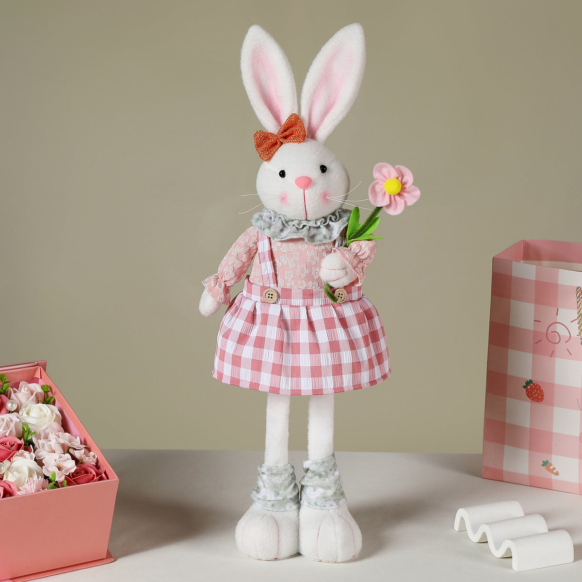 Osterhasen mit Ausziehbaren Beinen: Kuscheltier & Deko | Frühlingsdeko für Wohnzimmer - Spileo